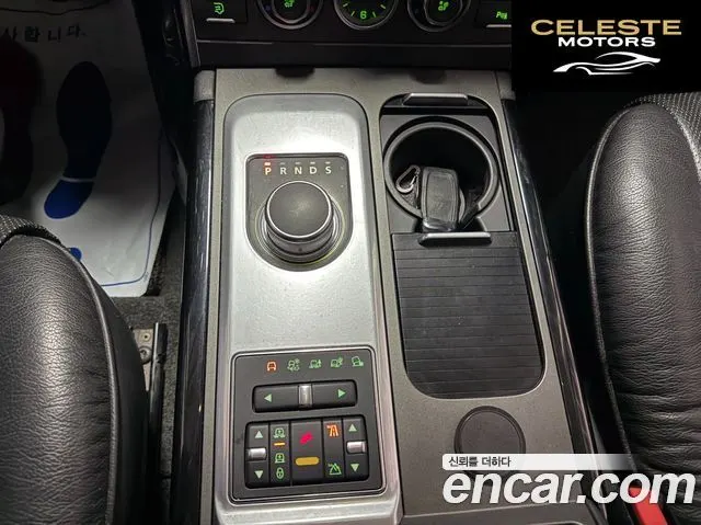 LAND ROVER Range Rover 4.4 TDV8 Vogue 2012 — photo 13 sur 25