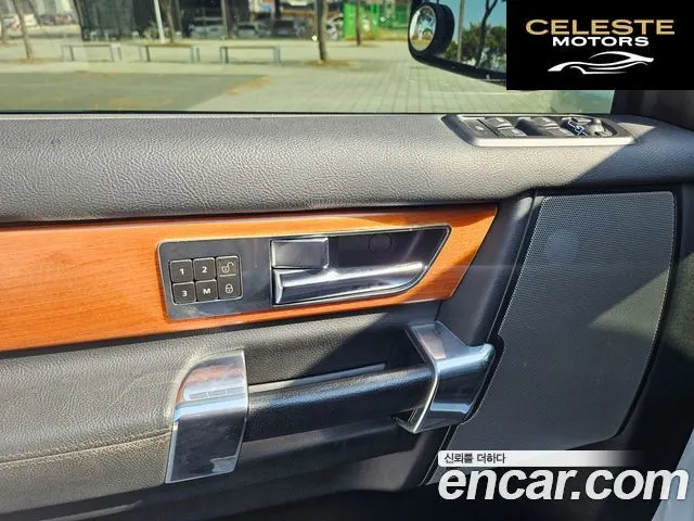 LAND ROVER Discovery 4 3.0 SDV6 SE 2013 — photo 12 sur 26