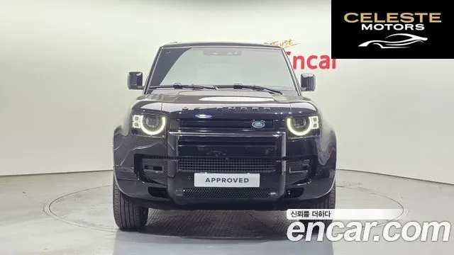 LAND ROVER Defender (L663) 110 P300 X-Dynamic SE 2025 — photo 8 sur 20
