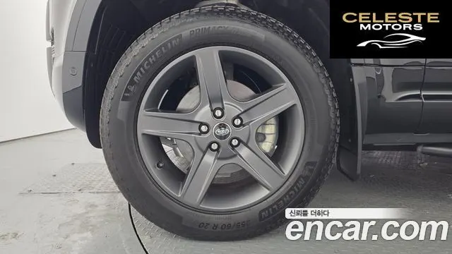 LAND ROVER Defender (L663) 110 P300 X-Dynamic SE 2025 — photo 9 sur 20