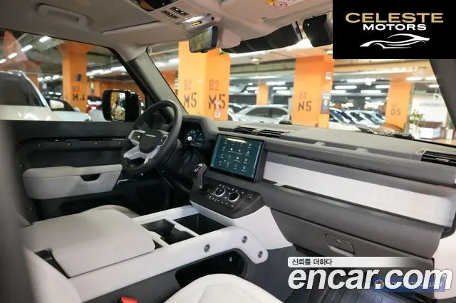 LAND ROVER Defender (L663) 110 P300 X-Dynamic SE 2024 — photo 11 sur 19