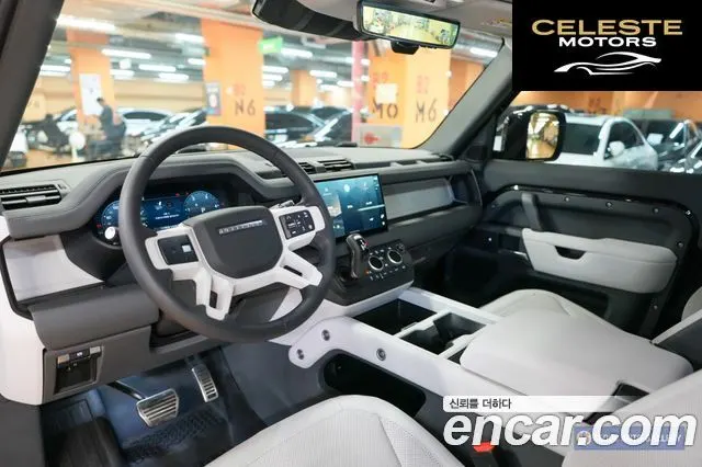 LAND ROVER Defender (L663) 110 P300 X-Dynamic SE 2024 — photo 17 sur 19