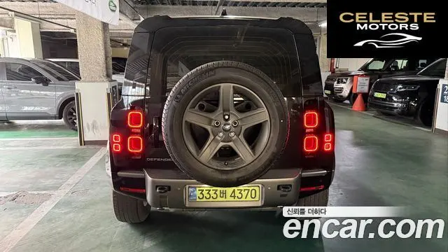 LAND ROVER Defender (L663) 110 P300 X-Dynamic SE 2024 — photo 4 sur 19