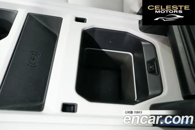 LAND ROVER Defender (L663) 110 P300 X-Dynamic SE 2024 — photo 8 sur 19