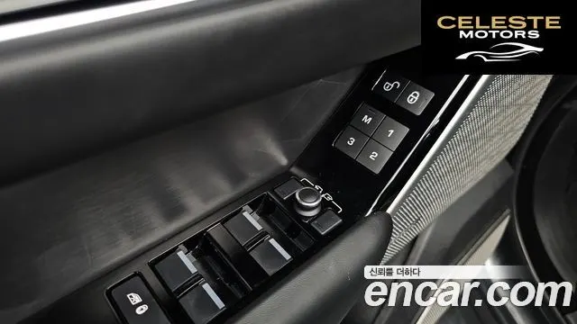 LAND ROVER Range Rover Velar 3.0 D300 R-Dynamic HSE 2018 — photo 35 sur 44