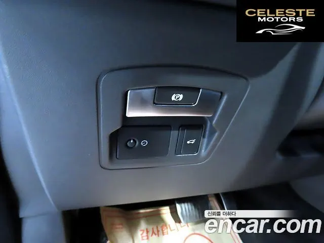 LAND ROVER Range Rover Velar 2.0 D240 R-Dynamic SE 2019 — photo 13 sur 26