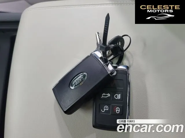 LAND ROVER Defender (L663) 110 P300 X-Dynamic SE 2024 — photo 13 sur 26