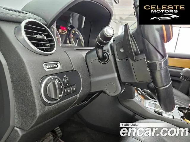 LAND ROVER Discovery 4 3.0 SDV6 SE 2012 — photo 17 sur 26