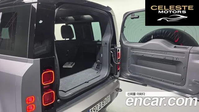 LAND ROVER Defender (L663) 110 P300 X-Dynamic SE 2023 — photo 26 sur 34