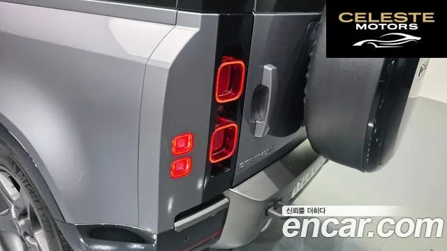 LAND ROVER Defender (L663) 110 P300 X-Dynamic SE 2023 — photo 9 sur 34