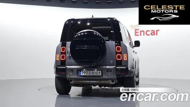 LAND ROVER Defender (L663) 110 P300 X-Dynamic SE 2023 — photo 4 sur 20