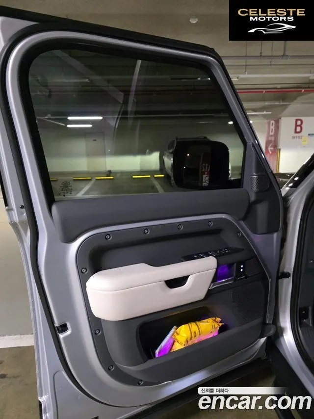 LAND ROVER Defender (L663) 110 D300 X-Dynamic HSE 2024 — photo 17 sur 24