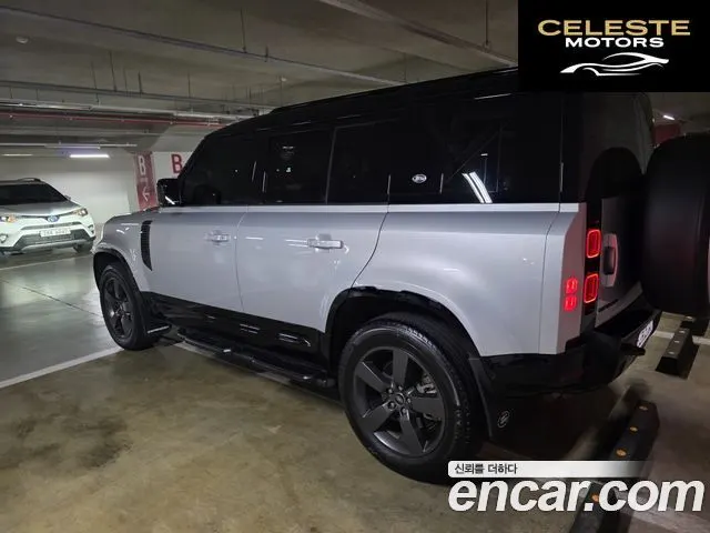 LAND ROVER Defender (L663) 110 D300 X-Dynamic HSE 2024 — photo 4 sur 24