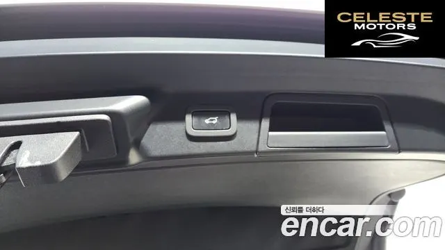 LAND ROVER Range Rover Velar 3.0 D300 R-Dynamic HSE 2018 — photo 33 sur 35