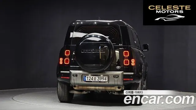 LAND ROVER Defender (L663) 110 P300 X-Dynamic SE 2023 — photo 4 sur 33