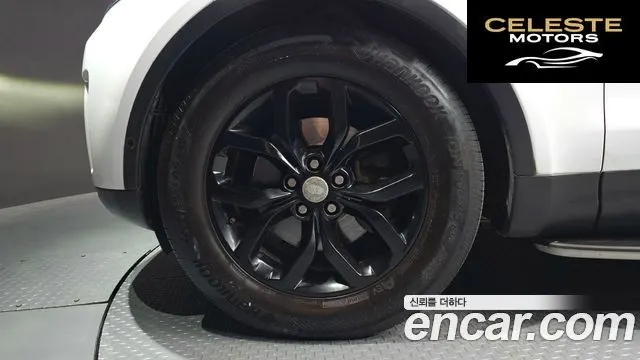 LAND ROVER Discovery 5 2.0 SD4 SE 2019 — photo 5 sur 36