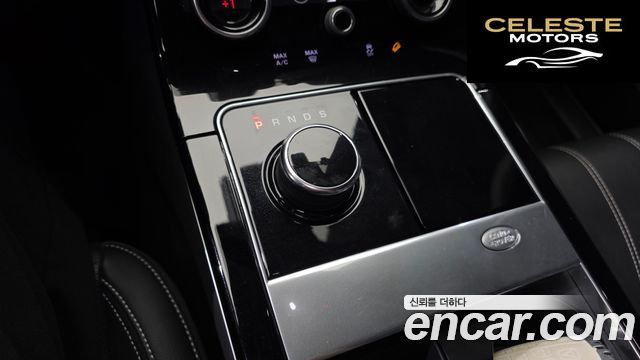 LAND ROVER Range Rover Velar 3.0 D300 R-Dynamic SE 2019 — photo 12 sur 33