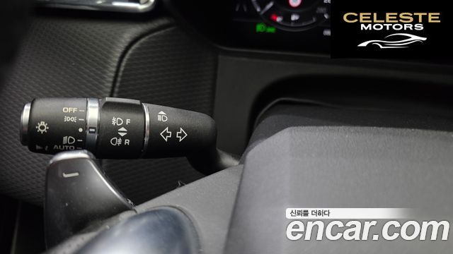 LAND ROVER Range Rover Velar 3.0 D300 R-Dynamic SE 2019 — photo 28 sur 33