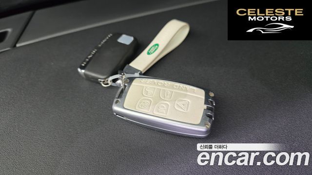 LAND ROVER Range Rover Velar 3.0 D300 R-Dynamic SE 2019 — photo 32 sur 33