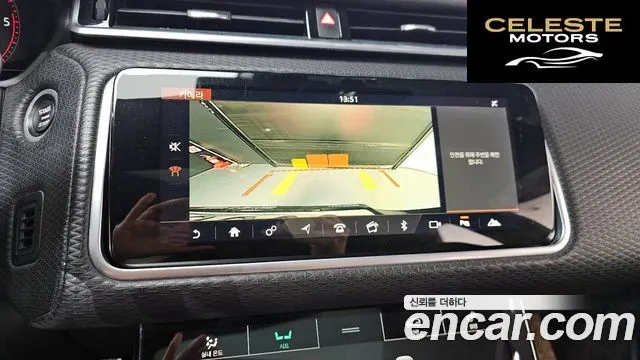 LAND ROVER Range Rover Velar 2.0 D240 R-Dynamic SE 2018 — photo 15 sur 20