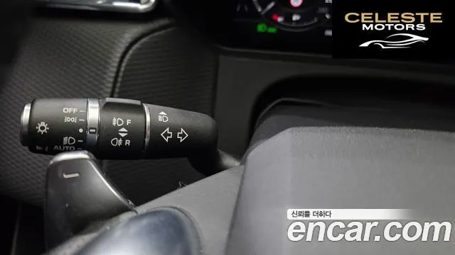LAND ROVER Range Rover Velar 3.0 D300 R-Dynamic SE 2019 — photo 28 sur 33