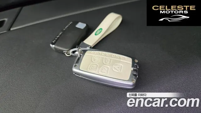 LAND ROVER Range Rover Velar 3.0 D300 R-Dynamic SE 2019 — photo 32 sur 33