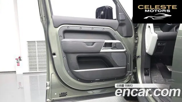 LAND ROVER Defender (L663) 110 D240 SE 2020 — photo 13 sur 33