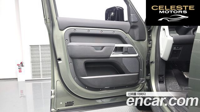 LAND ROVER Defender (L663) 110 D240 SE 2020 — photo 13 sur 33
