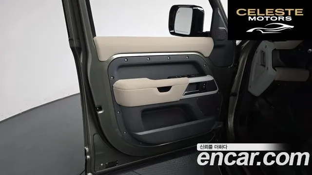 LAND ROVER Defender (L663) 110 P300 X-Dynamic SE 2023 — photo 13 sur 36