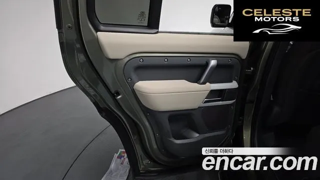 LAND ROVER Defender (L663) 110 P300 X-Dynamic SE 2023 — photo 14 sur 36