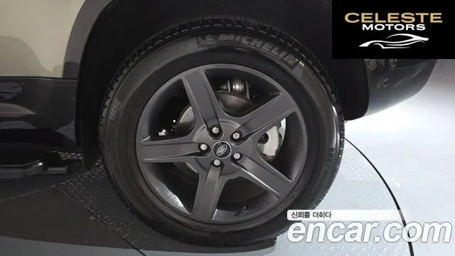 LAND ROVER Defender (L663) 110 P300 X-Dynamic SE 2023 — photo 6 sur 36