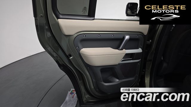 LAND ROVER Defender (L663) 110 P300 X-Dynamic SE 2023 — photo 14 sur 36