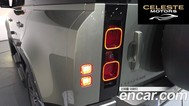 LAND ROVER Defender (L663) 110 P300 X-Dynamic SE 2023 — photo 8 sur 36