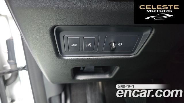 LAND ROVER Discovery 5 3.0 TD6 HSE Luxury 2017 — photo 27 sur 30