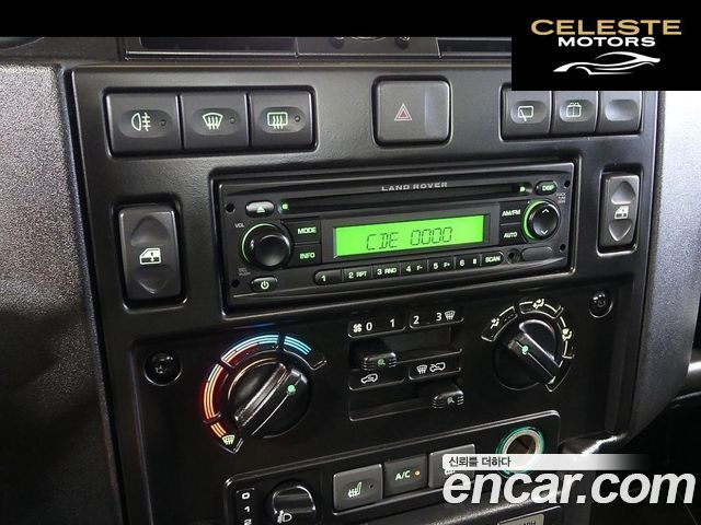 LAND ROVER Defender 90 2010 — photo 13 sur 20