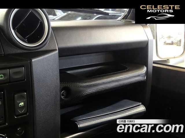 LAND ROVER Defender 90 2010 — photo 17 sur 20