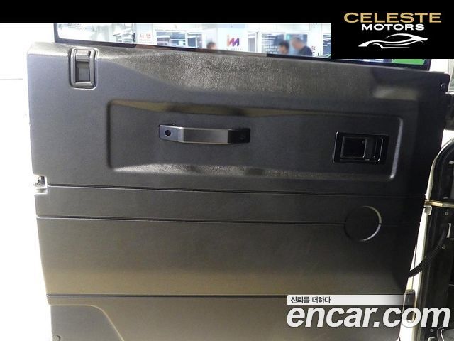 LAND ROVER Defender 90 2010 — photo 18 sur 20
