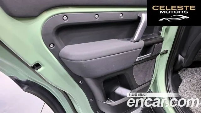 LAND ROVER Defender (L663) 110 D300 75th Edition 2023 — photo 15 sur 36