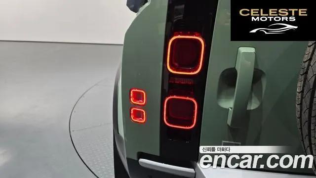 LAND ROVER Defender (L663) 110 D300 75th Edition 2023 — photo 9 sur 36