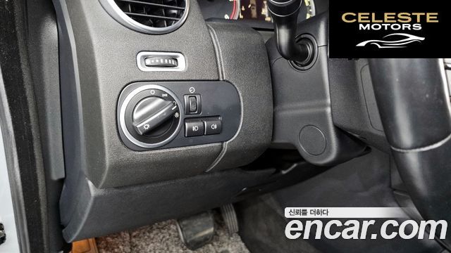 LAND ROVER Discovery 4 3.0 SDV6 SE 2015 — photo 15 sur 20