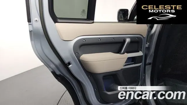 LAND ROVER Defender (L663) 110 P300 X-Dynamic SE 2023 — photo 15 sur 33
