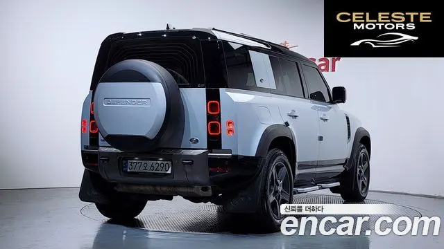 LAND ROVER Defender (L663) 110 P300 X-Dynamic SE 2023 — photo 2 sur 33