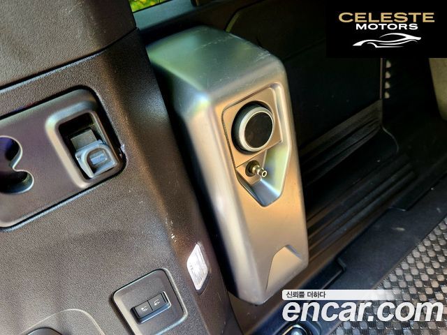 LAND ROVER Defender (L663) 110 D240 SE 2020 — photo 10 sur 26