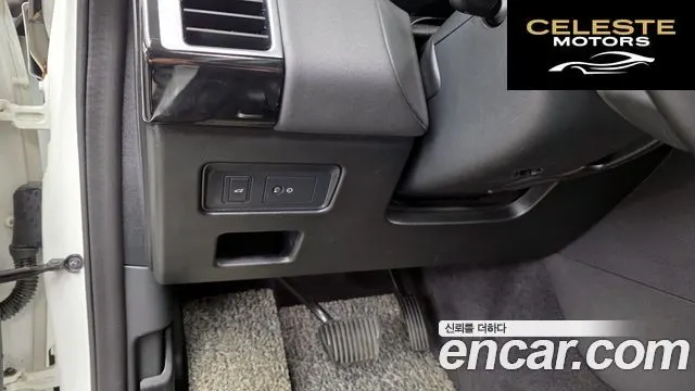 LAND ROVER Discovery 5 3.0 SD6 SE 2019 — photo 22 sur 37