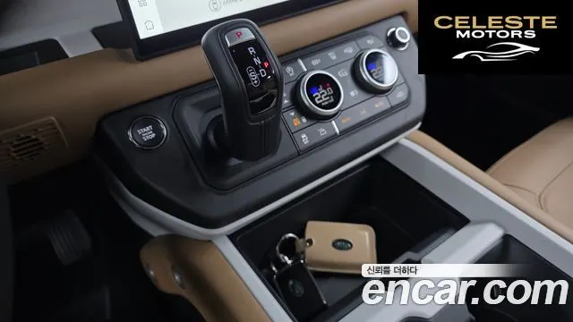 LAND ROVER Defender (L663) 110 P300 X-Dynamic SE 2025 — photo 12 sur 39