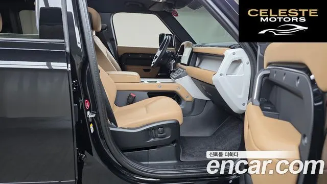 LAND ROVER Defender (L663) 110 P300 X-Dynamic SE 2025 — photo 17 sur 39