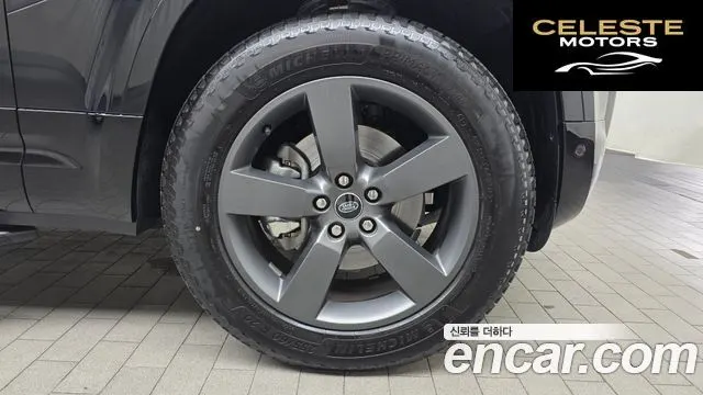 LAND ROVER Defender (L663) 110 P300 X-Dynamic SE 2025 — photo 7 sur 39