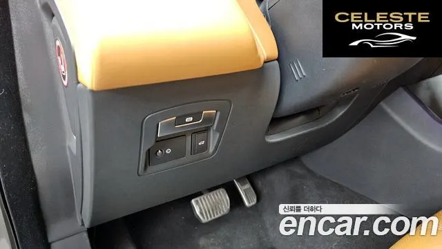 LAND ROVER Range Rover Velar 3.0 D300 R-Dynamic HSE 2019 — photo 29 sur 40
