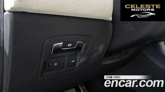 LAND ROVER Range Rover Velar 3.0 D300 R-Dynamic SE 2018 — photo 28 sur 35