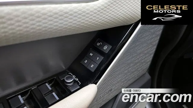 LAND ROVER Range Rover Velar 3.0 D300 R-Dynamic SE 2018 — photo 30 sur 35